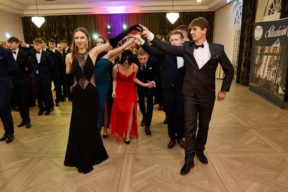 Studniówka 2025: Rodzice muszą dostarczyć zaświadczenie o niekaralności Studniowka