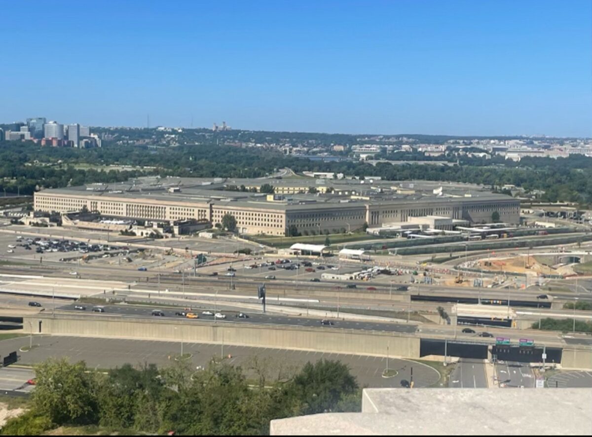 Biuro szefa Pentagonu prosi o pomoc w dochodzeniu w sprawie wycieku danych poufnych Pentagon 1