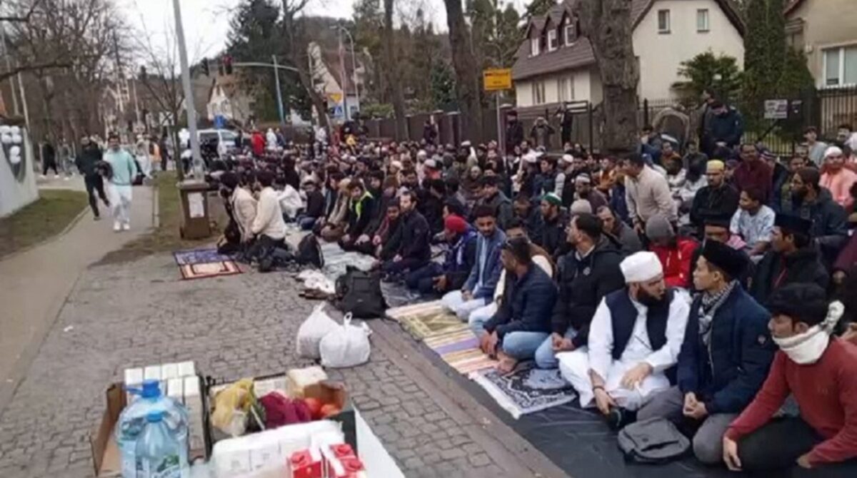 Islamizacja Polski? Tysiące na ulicach miast – co naprawdę oznaczają modlitwy na zakończenie Ramadanu Muzulamnie Gdansk