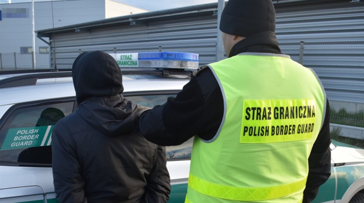 Deportacje cudzoziemców z Polski: Ukrainiec już opuścił kraj a Albańczyk oczekuje na deport Straz Ganiczna zatrzymanie
