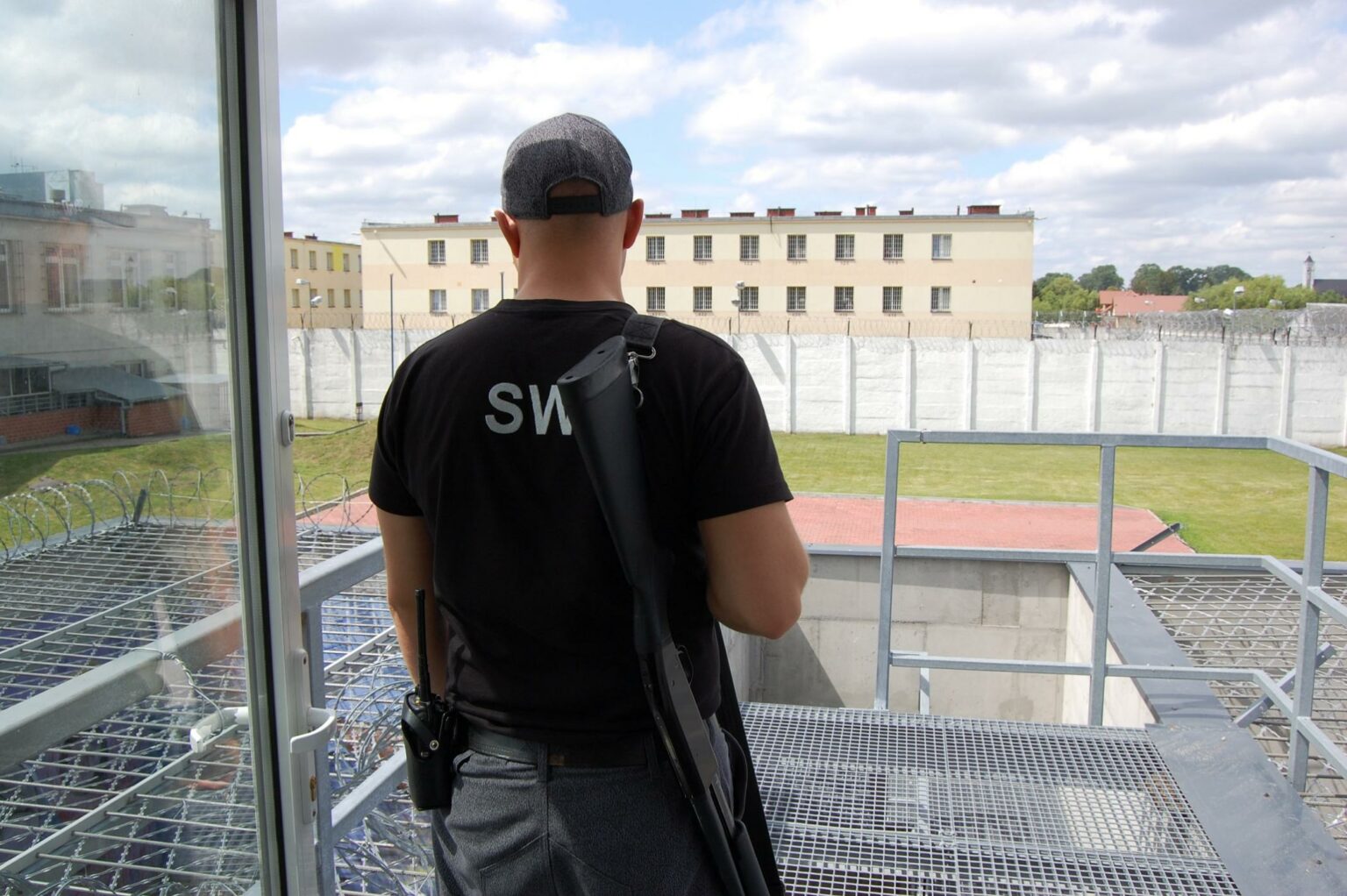 Straznik wiezinny SW wiezienie