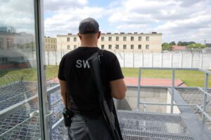 Straznik wiezinny SW wiezienie