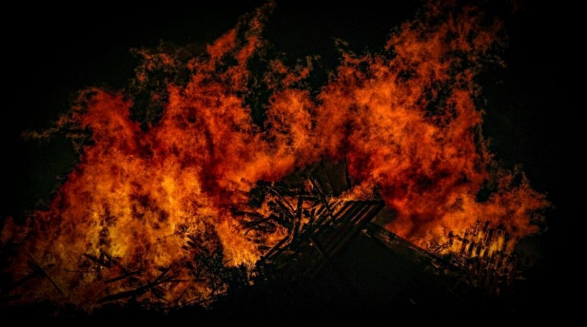 Pożar w Biebrzańskim Parku Narodowym – strażacy walczą z ogniem na trudnym terenie Pozar