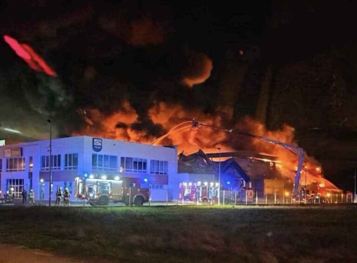 Pozar hali pod warszawa