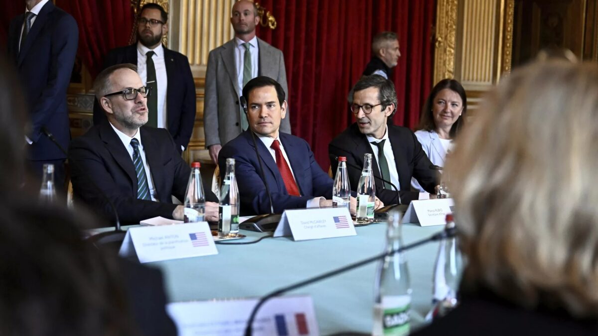 Rubio na spotkaniu w Paryzu