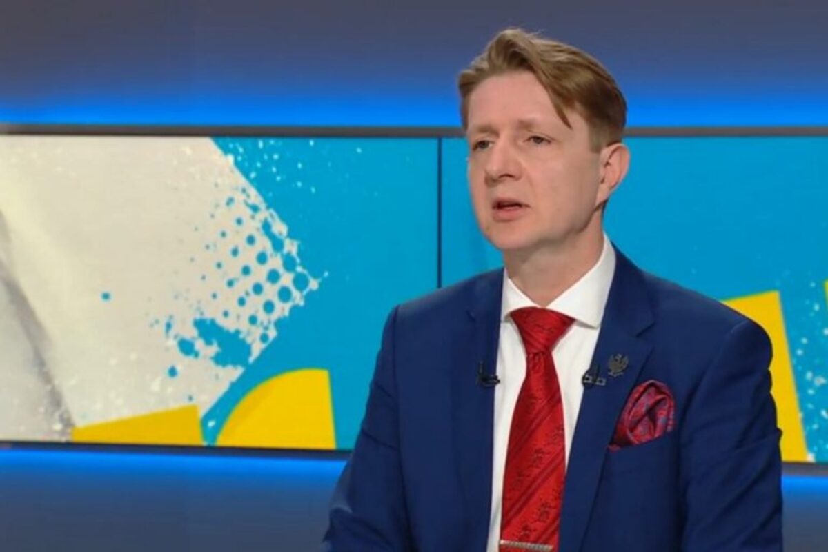 700 Plus na kosmetyczkę – Socjalistyczny pomysł Artura Bartoszewicza ma poprawić demografię? artur bartoszewski