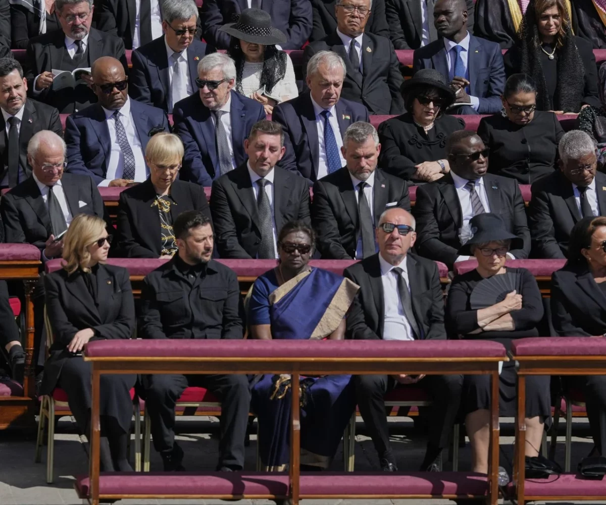 gf FcsV YXsX QT4d trump i zelenski zlamali zasady na pogrzebie franciszka 1280x1067 1