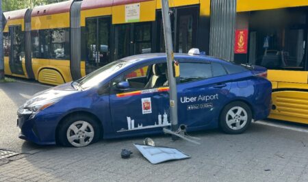 Tragiczny wypadek na warszawskiej Pradze-Południe: Kierowca Ubera z Ukrainy wjechał pod tramwaj kierowca ubera wypadek 1