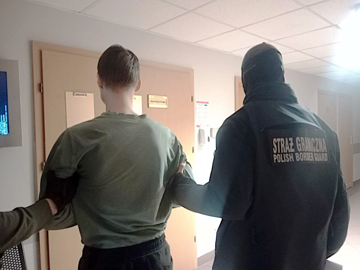 Szokujące odkrycie w Warszawie: Ukraińcy i Węgier drukowali fałszywe prawa jazdy! Ujawniono broń i narkotyki straz Ganiczna zatrzymanie ukra