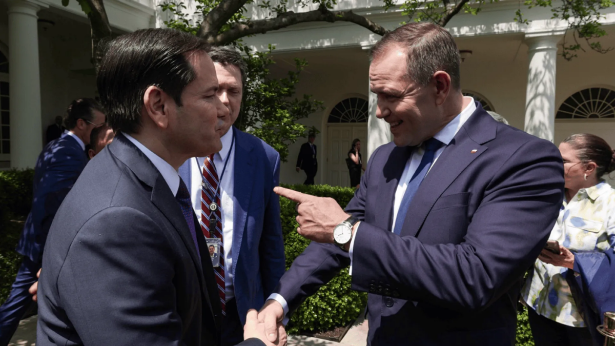 „10 sekund”. Nagranie z wizyty Nawrockiego w Białym Domu ujawniają jak wyglądały, jego „spotkania” z amerykańskimi politykami? Nawrocki i Rubio