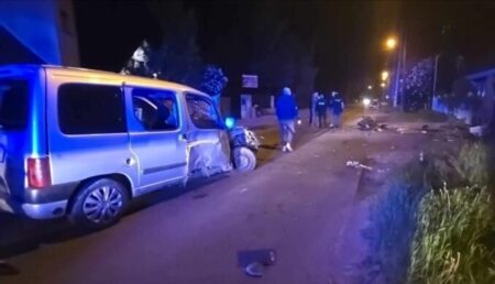 Groźny wypadek z udziałem Ukraińców pod Piasecznem: auto uderzyło w słup i przejechało 250 metrów! Piaseczno 1