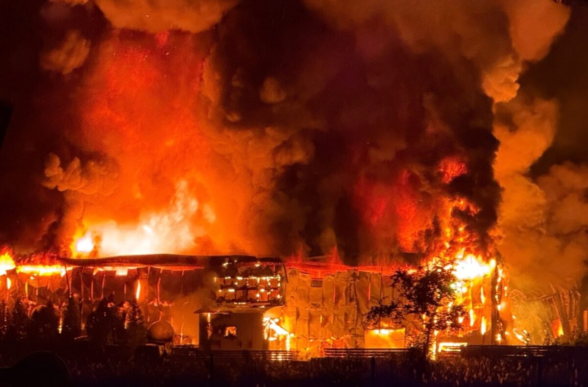 Pozar hali pod warszawa 1