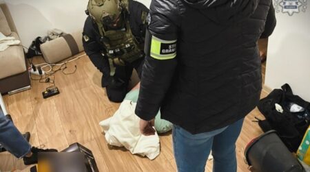 Policja rozbiła międzynarodowy gang specjalizujący się przemytem imigrantów i handlem narkotykami Slaska policja