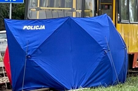 Tragiczny incydent w tramwaju na warszawskim Annopolu. Mężczyzna nie żyje Zloki mezczyny w lini nr 3 w wwaszawie 1