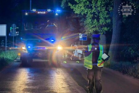 Tragiczny wypadek w Tychach. Kierowca nie żyje – auto stanęło w ogniu po zderzeniu z drzewem policja tychy wypadek