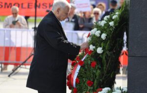 Kaczynski miesiecznica