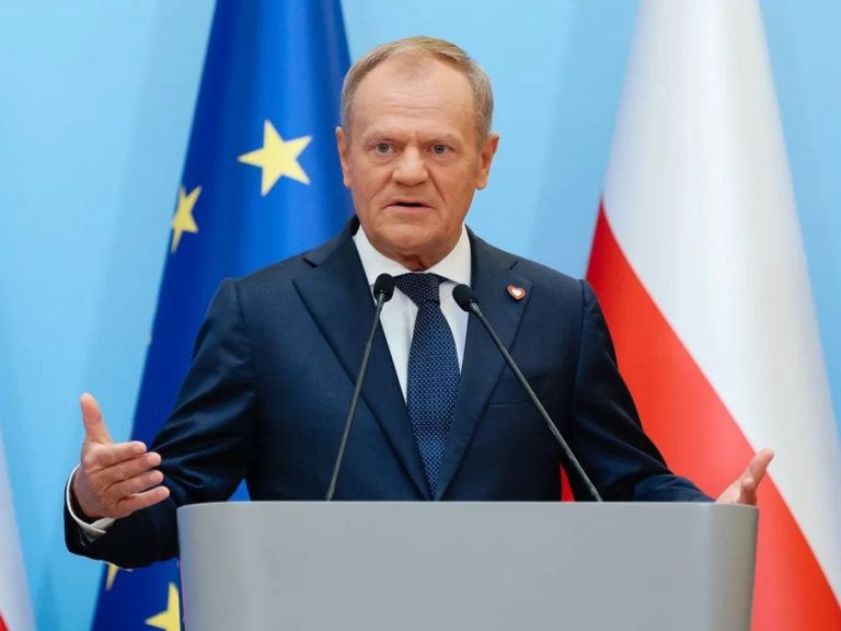 Tusk ogłosił: Polska nie przyjmie migrantów! Koniec z karami od UE w 2025. Tusk 0606