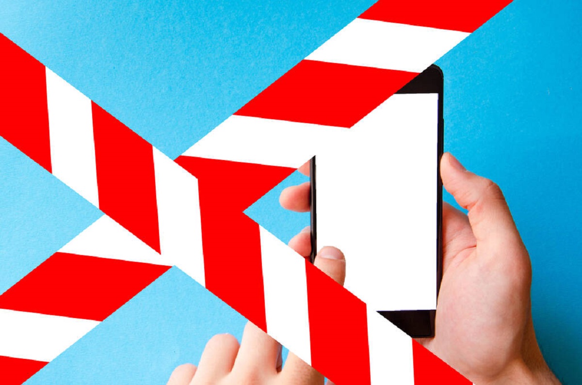 PILNY zakaz smartfonów w szkołach. Miliony uczniów w Polsce pożegnają telefony w 2025? ZakazTelefonu