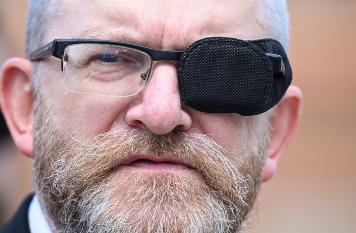 Grzegorz Braun traci wzrok. Lekarze bezradni, polityk szuka ratunku Grzegorz Braun