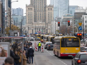 Paraliż Śródmieścia Warszawy. 21 linii autobusowych na objazdach 2 Paraliż Warszawa